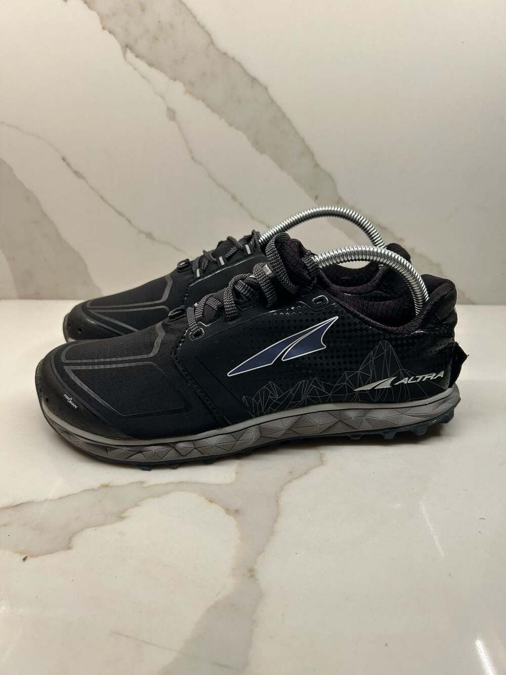 Altra Superior 4 Trail Running Shoes Black Gaiter Trap Sneakers (Size: 9 wmns)
